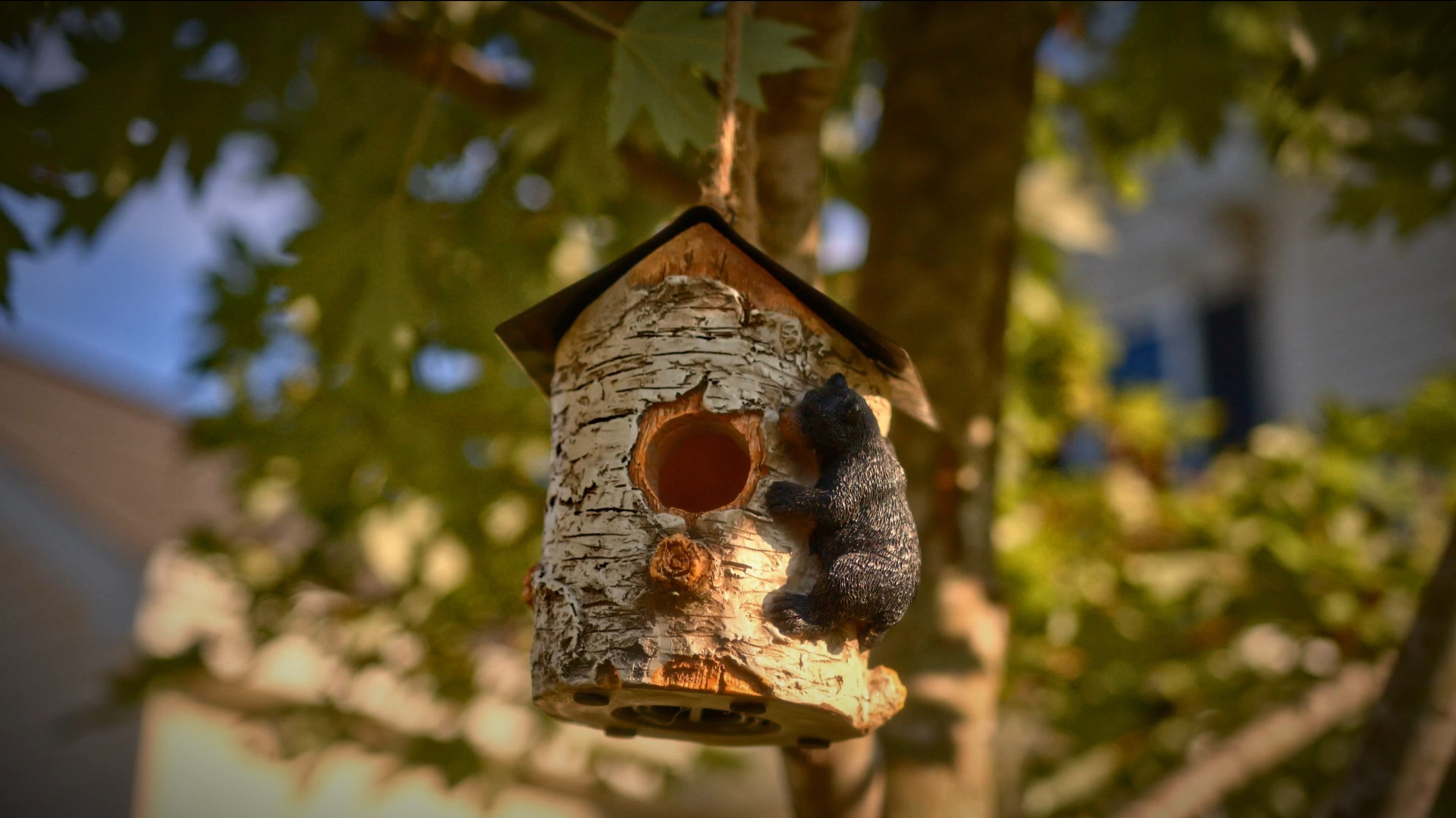 River's Edge Products Vogelhaus In Wohnmobil-Form – Zinn-Vogelhaus Mit Heckklappe Zur Reinigung, Rot/weiß